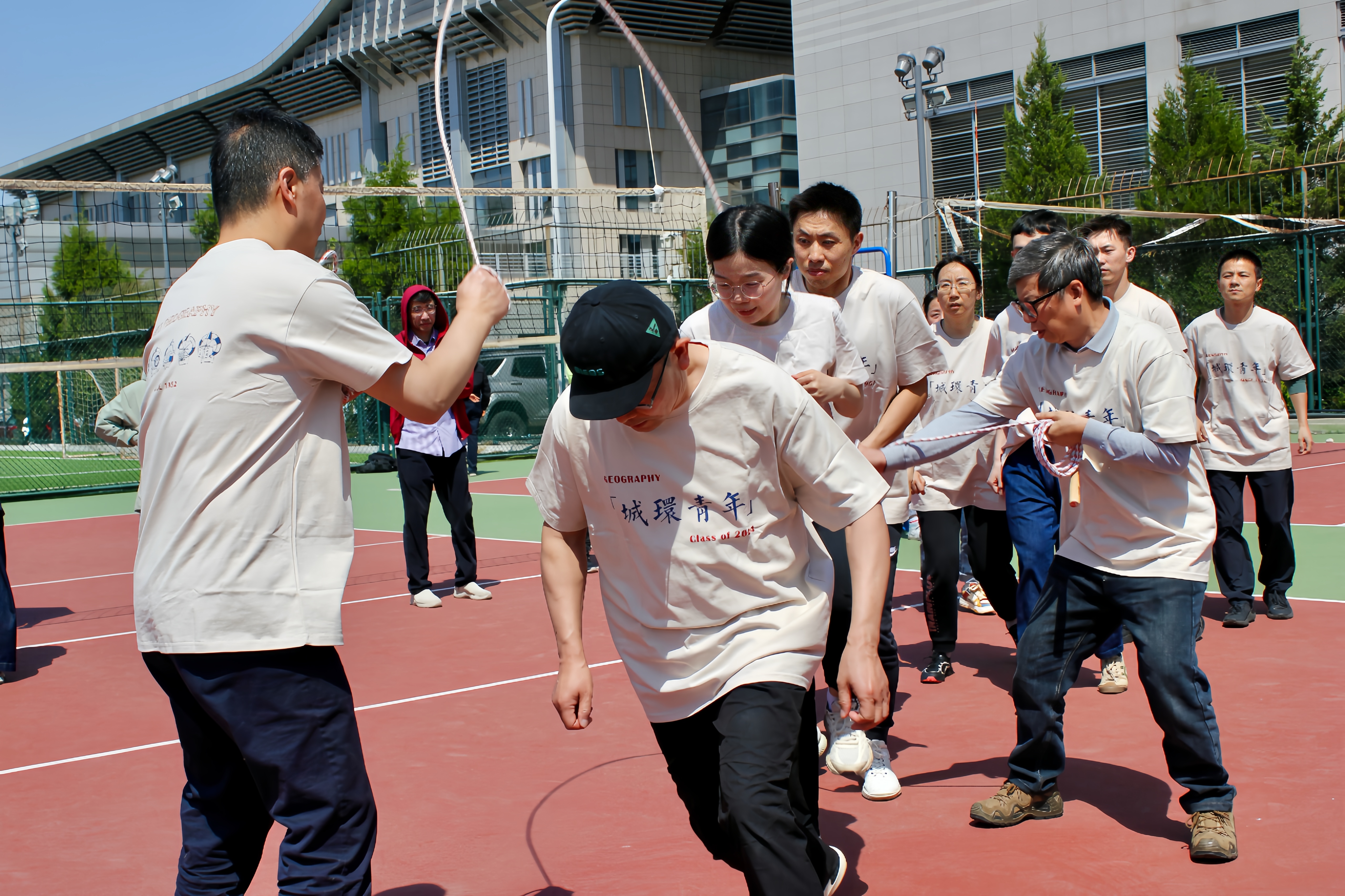 fc3439cca7574c5da429c28f94683491.jpg 图6 跳绳精彩瞬间.jpg