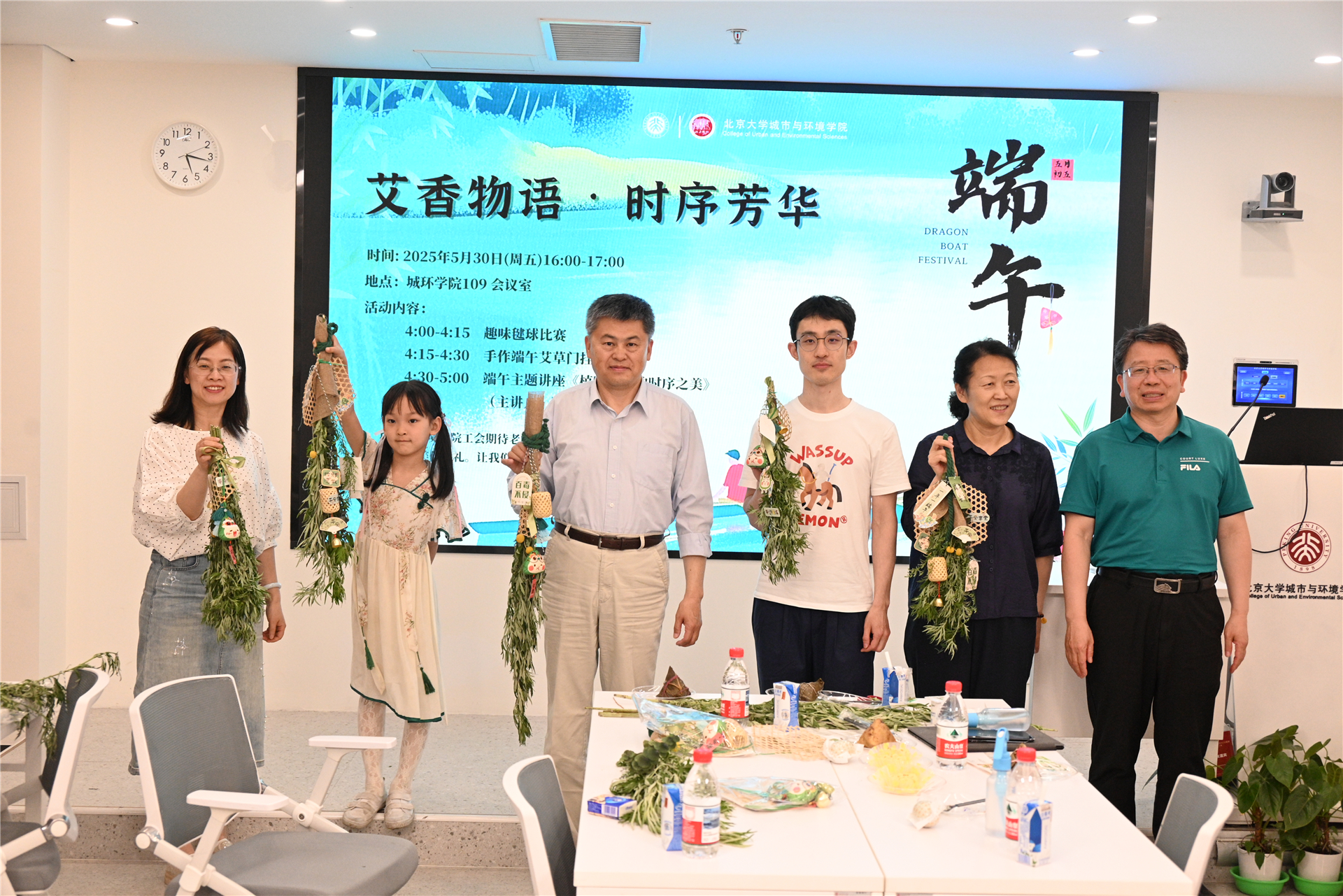 0a0f2b8d2f5e4538a1e0b7a62eaa49f8.jpg 颁奖1.jpg