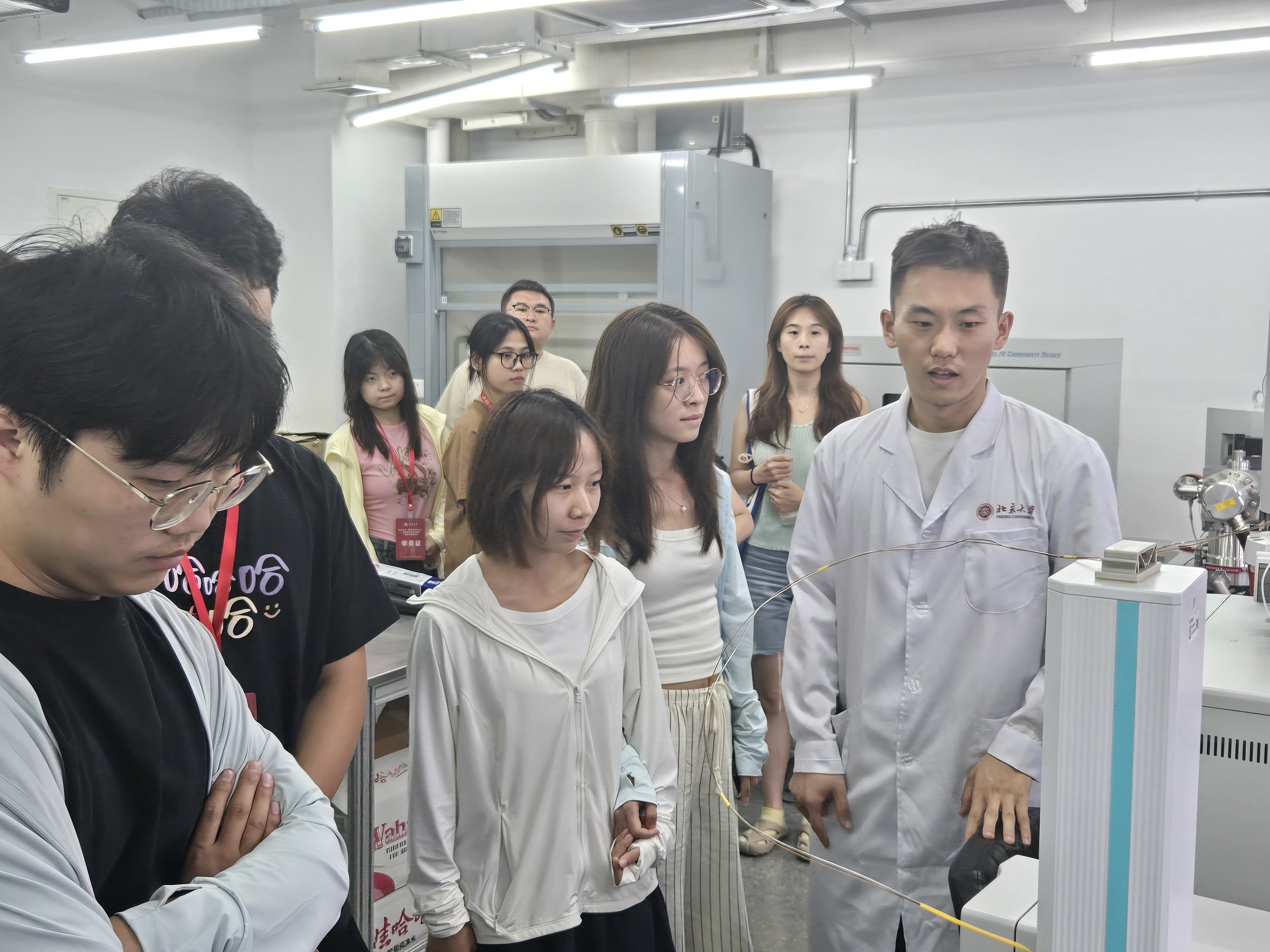 图15 实验室参观.jpg
