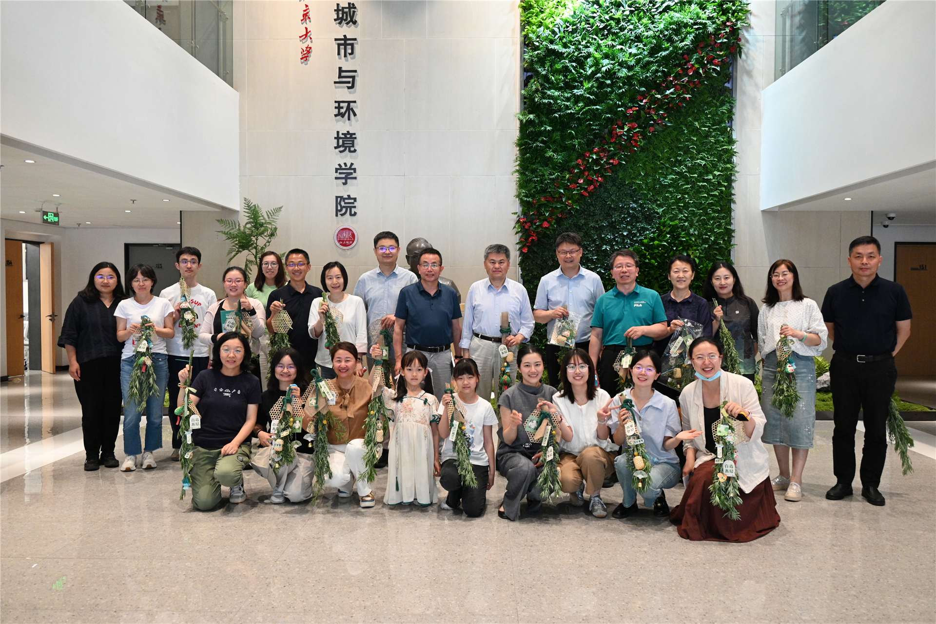 b22f4ad58fd54f88b79f94dc94090b01.jpg 合照.jpg